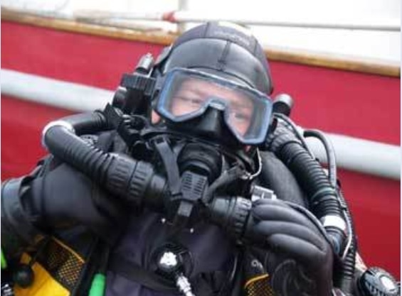 Kirby Morgan M48 mit NATO Rebreather Pod