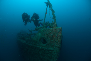 Rebreather Taucher am Wrack der Rosalie Moller